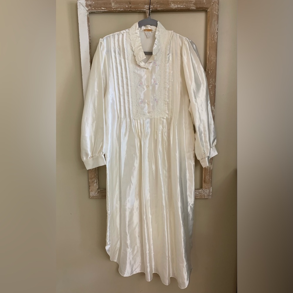 Vintage Barbizan Night gown / Night dress White Satin Lined Sz Medium NICE